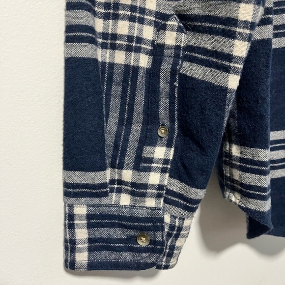 J.Crew Men’s Navy Plaid Flannel Shirt with Suede Elbow Patches - Size M - Picture 12 of 15